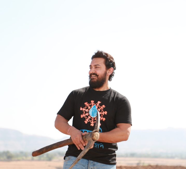 aamir shramadaan photo aamir shramadaan photo